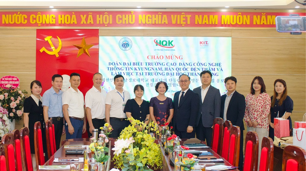 Đại biểu trường Cao đẳng Công nghệ Thông tin Kyungnam (KIT) Hàn Quốc đến thăm và làm việc với trường Đại học Thành Đông